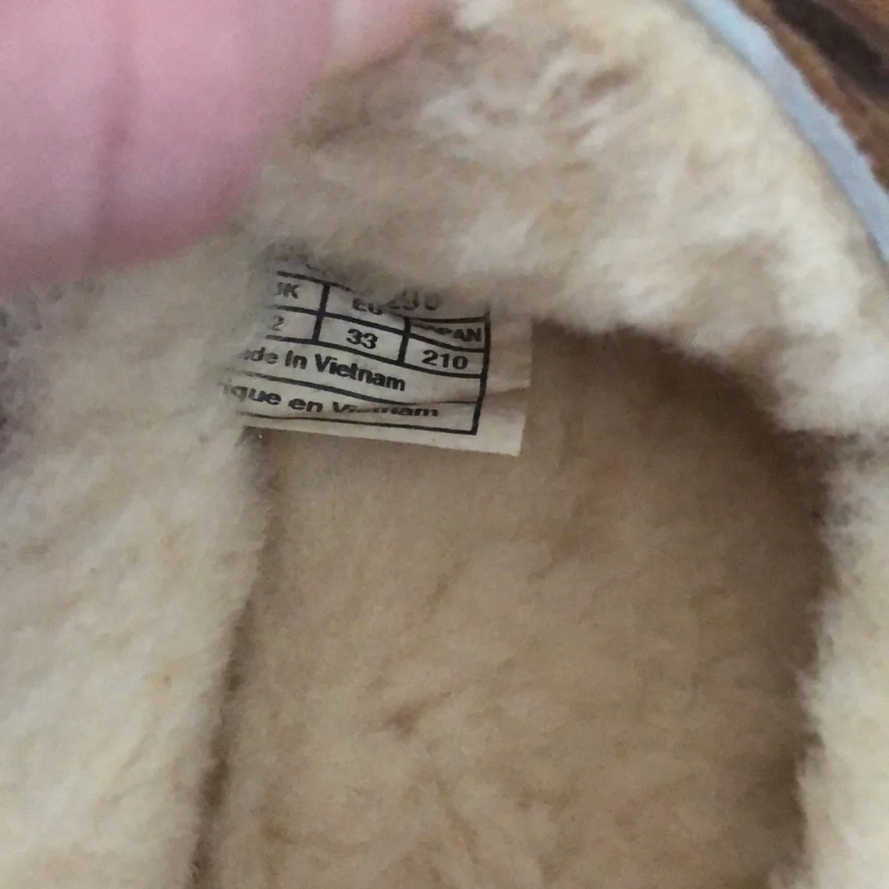 Ugg slippers like new! - Picture 3 of 3